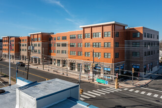 Hamilton Commons in Somerset, NJ - Foto de edificio - Building Photo