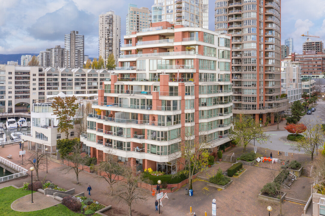 Seawalk South in Vancouver, BC - Building Photo