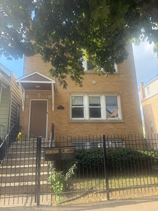 2708 N Marshfield Ave in Chicago, IL - Building Photo