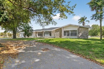 10157 La Reina Rd in Delray Beach, FL - Building Photo - Building Photo