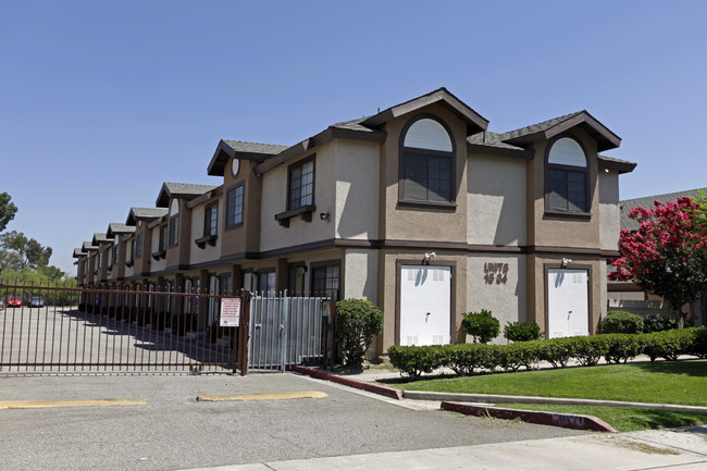 Summer Breeze Apartments in Fontana, CA - Building Photo - Building Photo