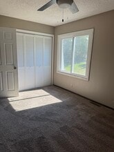 6710 Northwest Dr, Unit Duplex in Windsor Heights, IA - Building Photo - Building Photo