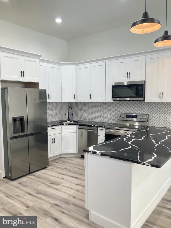 property at 1830 W Diamond St