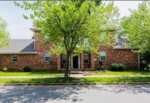 523 Founders Park Dr E in Springdale, AR - Building Photo