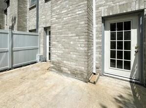 6000 Reims Rd in Houston, TX - Building Photo - Building Photo