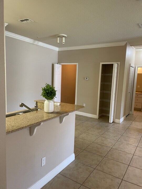 303 Southern Pecan Cir, Unit 207 in Winter Garden, FL - Building Photo