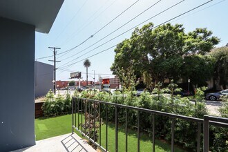 2136 Colby Ave in Los Angeles, CA - Building Photo - Building Photo