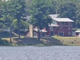 1082 Greenwich Ave in Warwick, RI - Building Photo