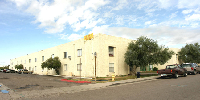 Casa Hermosa Apartments in Phoenix, AZ - Foto de edificio - Building Photo