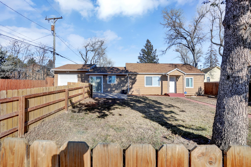 2410 E Yampa St in Colorado Springs, CO - Foto de edificio