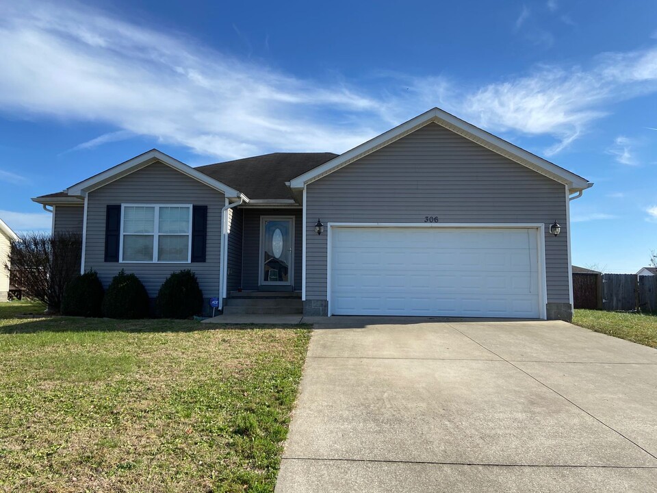 306 Deluth Dr in Bowling Green, KY - Building Photo