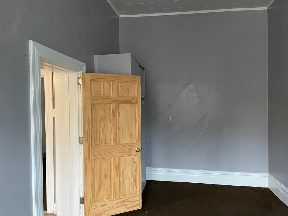 1064 Pennsylvania Ave, Unit 1 in Tyrone, PA - Building Photo