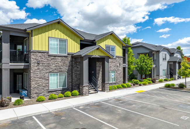 Crimson Point Apartments in Kuna, ID - Foto de edificio - Building Photo