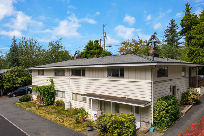 203 N 104th St in Seattle, WA - Building Photo - Primary Photo