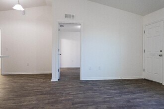 5564 NW 61st Ave in Ocala, FL - Building Photo - Building Photo