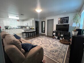 1311 Garner St, Unit 201 in Nacogdoches, TX - Foto de edificio - Building Photo