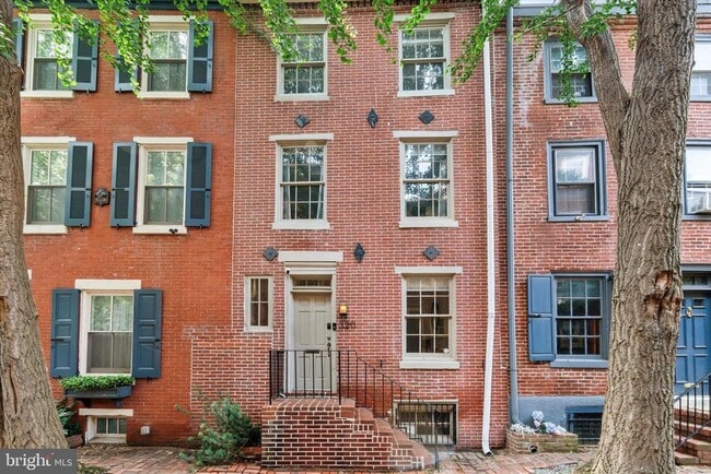 property at 320 S Iseminger St