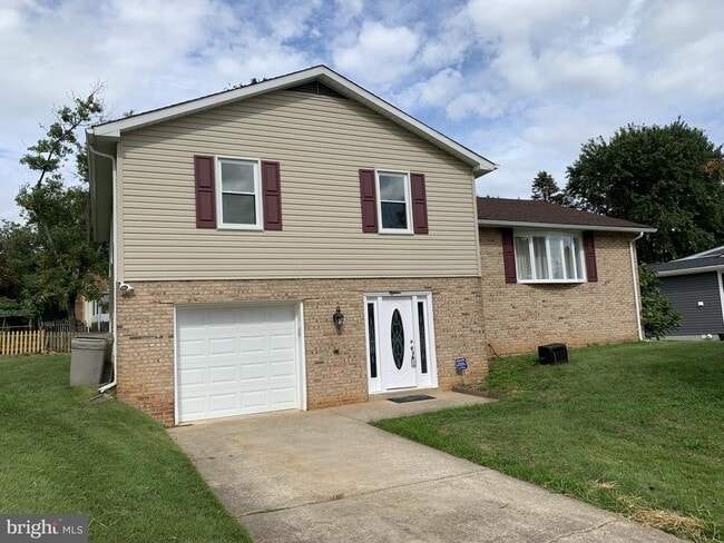 property at 18 Flanders Ridge Ct