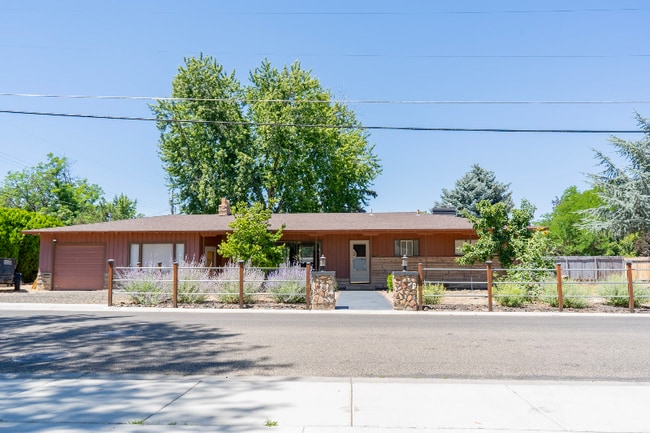 property at 1107 W Cameron St