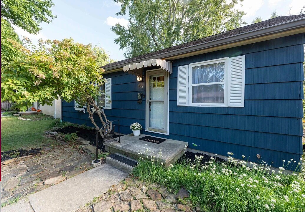 904 E Maxwell Ln in Bloomington, IN - Foto de edificio