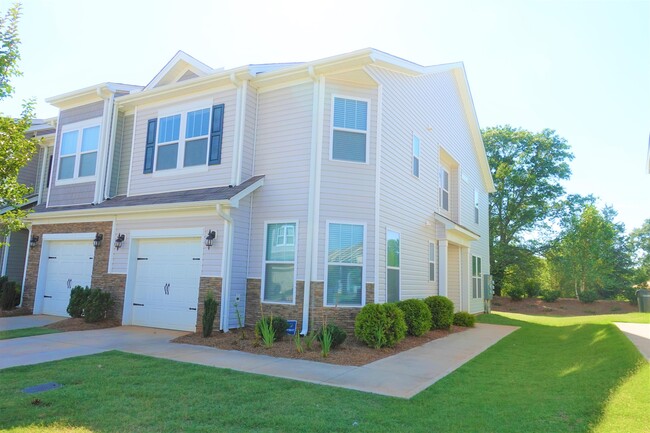 409 Yellow Fox Rd in Greer, SC - Building Photo - Building Photo