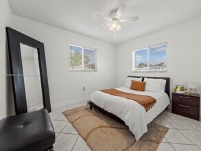 6165 SW 44th St in Davie, FL - Building Photo - Building Photo