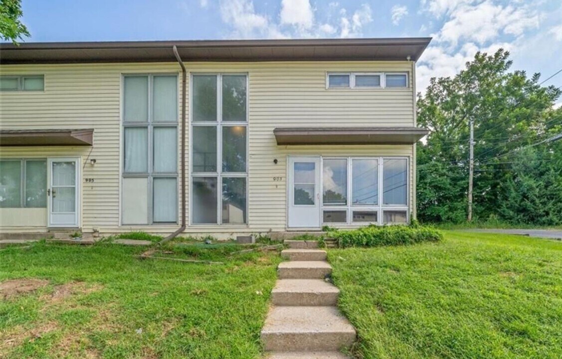908 N 71 St in Kansas City, KS - Building Photo