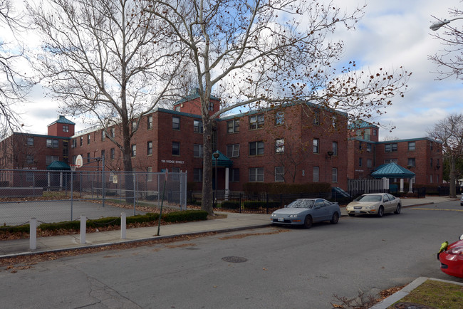 Codding Court in Providence, RI - Foto de edificio - Building Photo