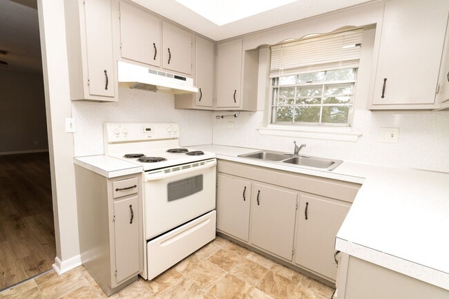 5120 Old Trail