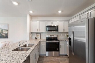 96 March Crk Dr in Fuquay Varina, NC - Building Photo - Building Photo