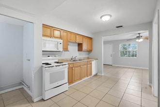 4220 38th Ave N in St. Petersburg, FL - Building Photo - Building Photo