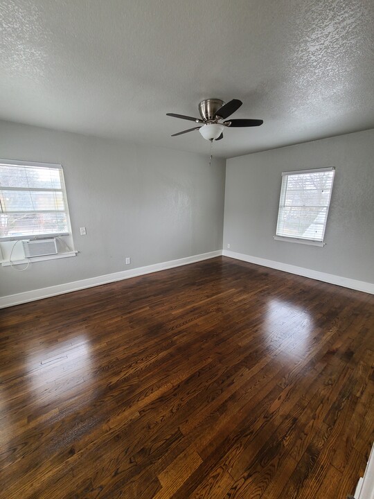 128 Claremont Ave, Unit 4 in San Antonio, TX - Foto de edificio