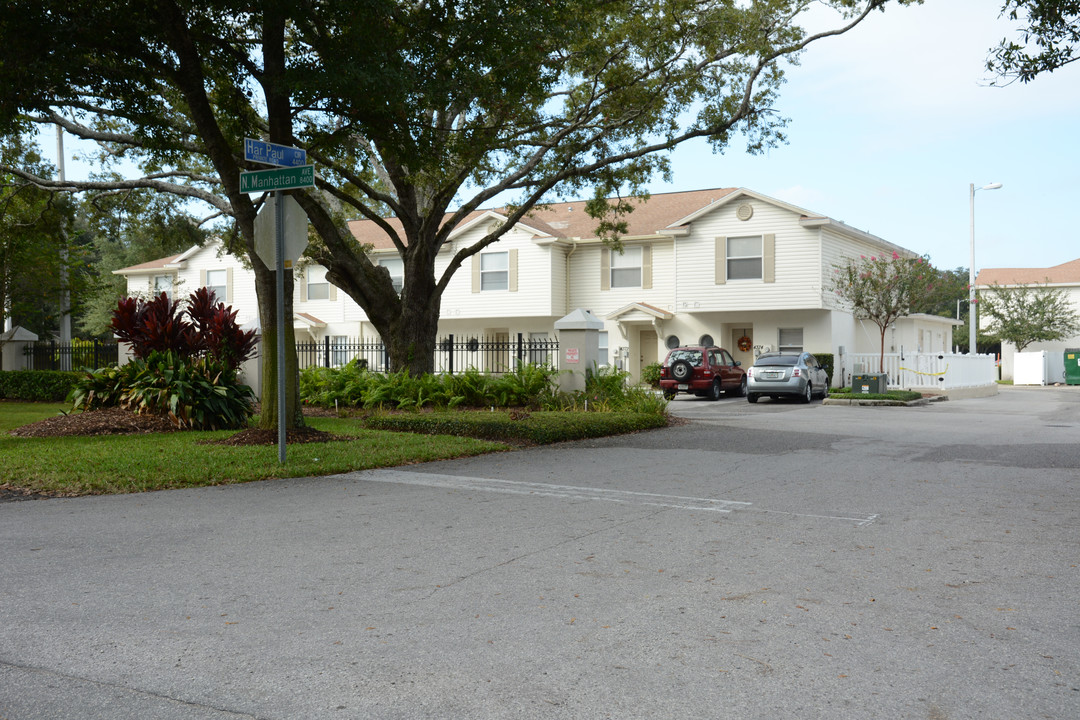 18 Townhomes in Tampa, FL - Building Photo