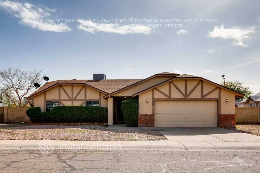 3601 W Michelle Dr in Glendale, AZ - Building Photo