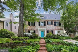 139 Hesketh St in Chevy Chase, MD - Building Photo