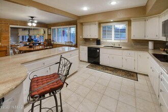 250 W Greenock Dr in Tucson, AZ - Building Photo - Building Photo