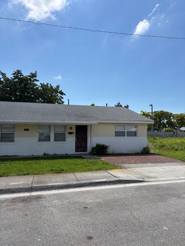 3700 Lewis Dr in Riviera Beach, FL - Building Photo - Building Photo