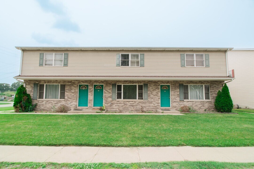 128 S 15th St in Chesterton, IN - Building Photo