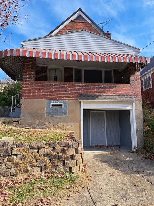 1922 Victoria Ave in New Kensington, PA - Building Photo