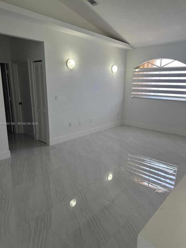 7526 W 20th Ave in Hialeah, FL - Building Photo - Building Photo