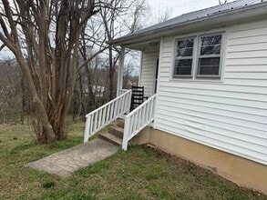 112 Holland Dr in Morganton, NC - Building Photo - Building Photo