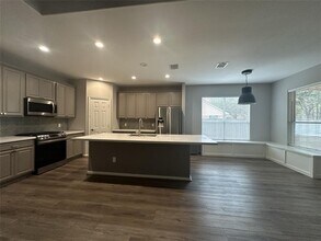 6 N Rocky Point Cir in Spring, TX - Foto de edificio - Building Photo