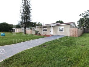 3252 Peterborough St in Holiday, FL - Building Photo - Building Photo