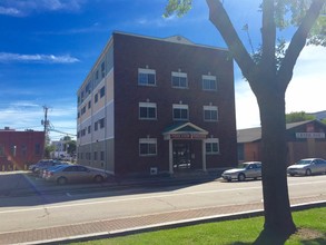 261 Pine St in Manchester, NH - Building Photo - Building Photo