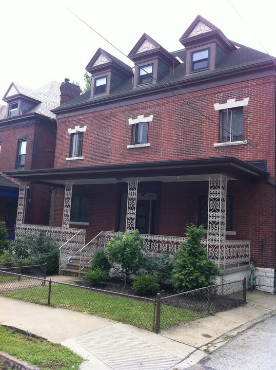 5502 Harriet St, Unit #2 in Pittsburgh, PA - Foto de edificio