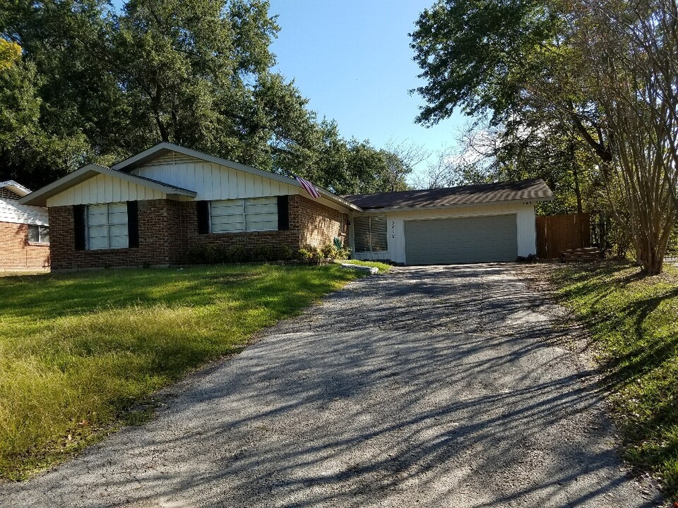 3812 Darrell Ln in Tyler, TX - Building Photo