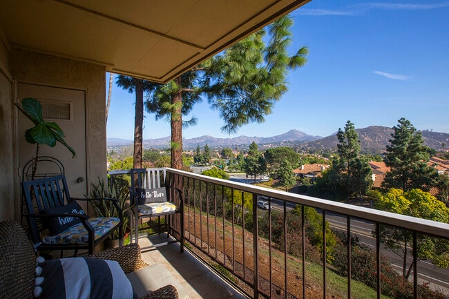 12290 Corte Sabio, Unit 3203 in San Diego, CA - Foto de edificio - Building Photo