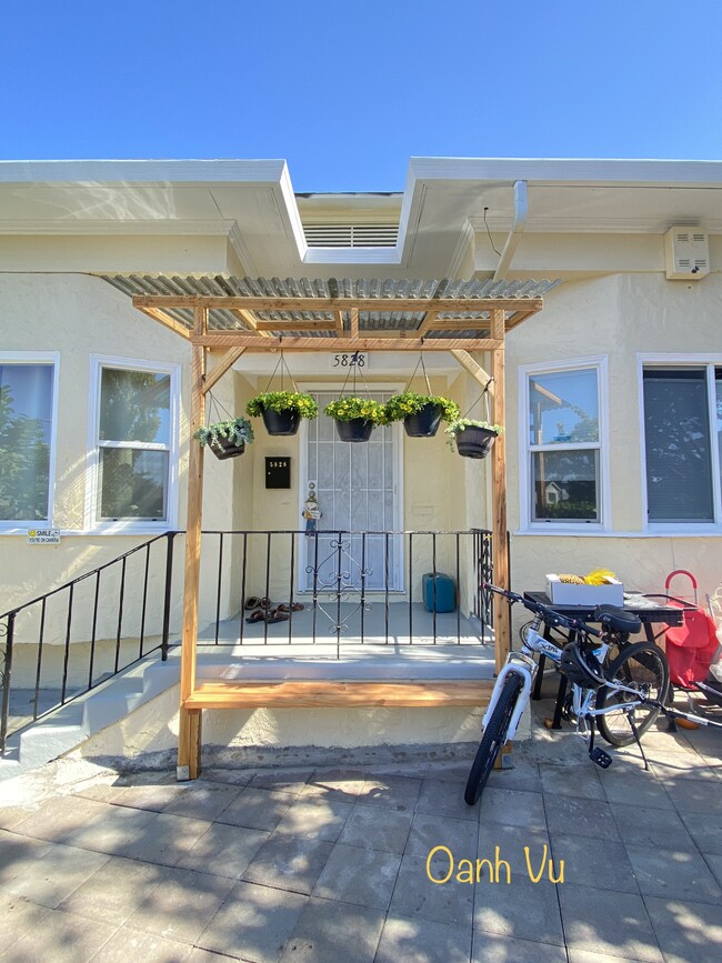 5828 Adeline St, Unit 5828 Adeline