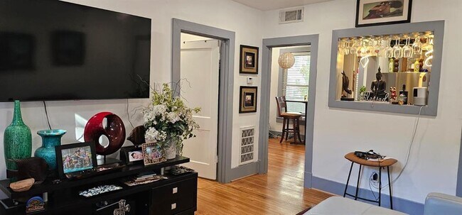 1214 Bartlett St-Unit -17 in Houston, TX - Foto de edificio - Building Photo
