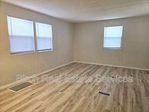 7040 Commons Blvd in Port Richey, FL - Building Photo - Building Photo